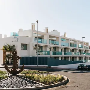 https://caleta-suites-tenerife.adeje-hotels.com